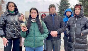 На фото семьи мобилизованных из Владимирской области военных записали видеообращение бойцам на фронт войны на Украине.