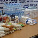 На фото собранная гуманитарная помощь армии из Омска.