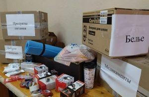 На фото собранная гуманитарная помощь в Сызрани готова к транспортировке на Донбасс.
