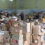 На фото волонтёрская организация Мывместе готовят отправку гум. помощи в Луганск для жителей Донбасса и фронта.