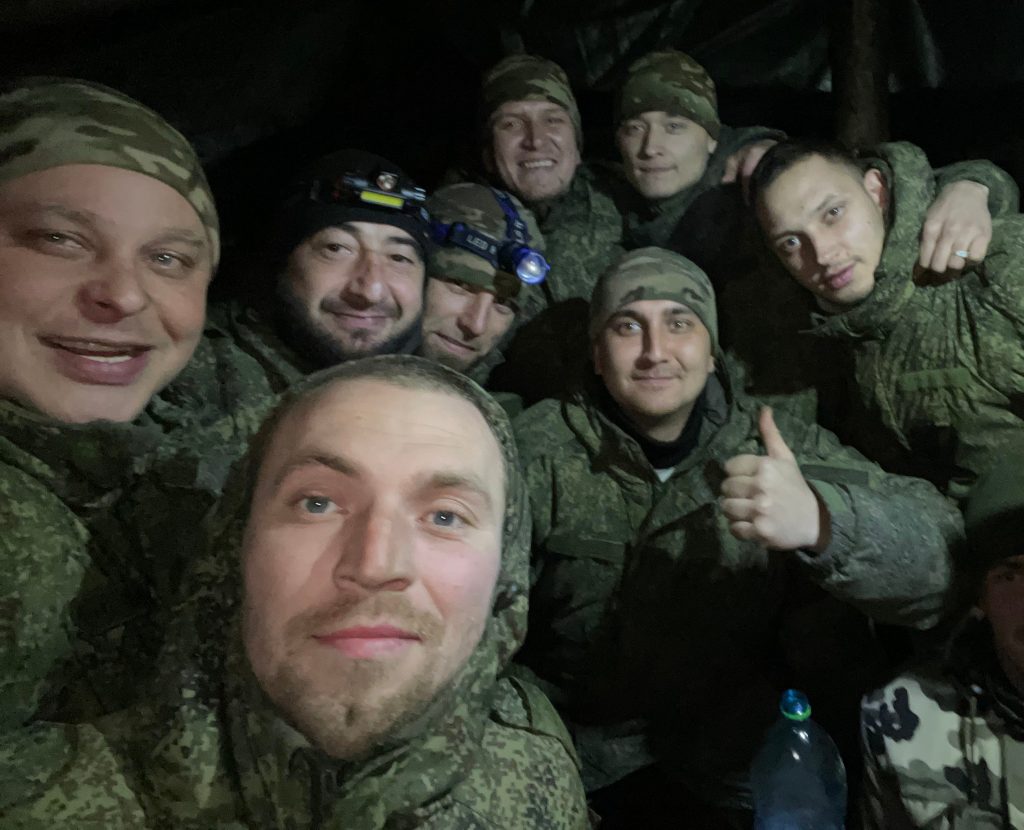 На фото мобилизованные солдаты из Нижегородской области, которым нужны квадрокоптеры.