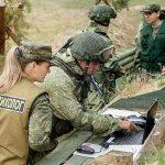 На фото военные врачи психологи на передовой линии фронта работают с военнослужащими и бойцами на Донбассе.