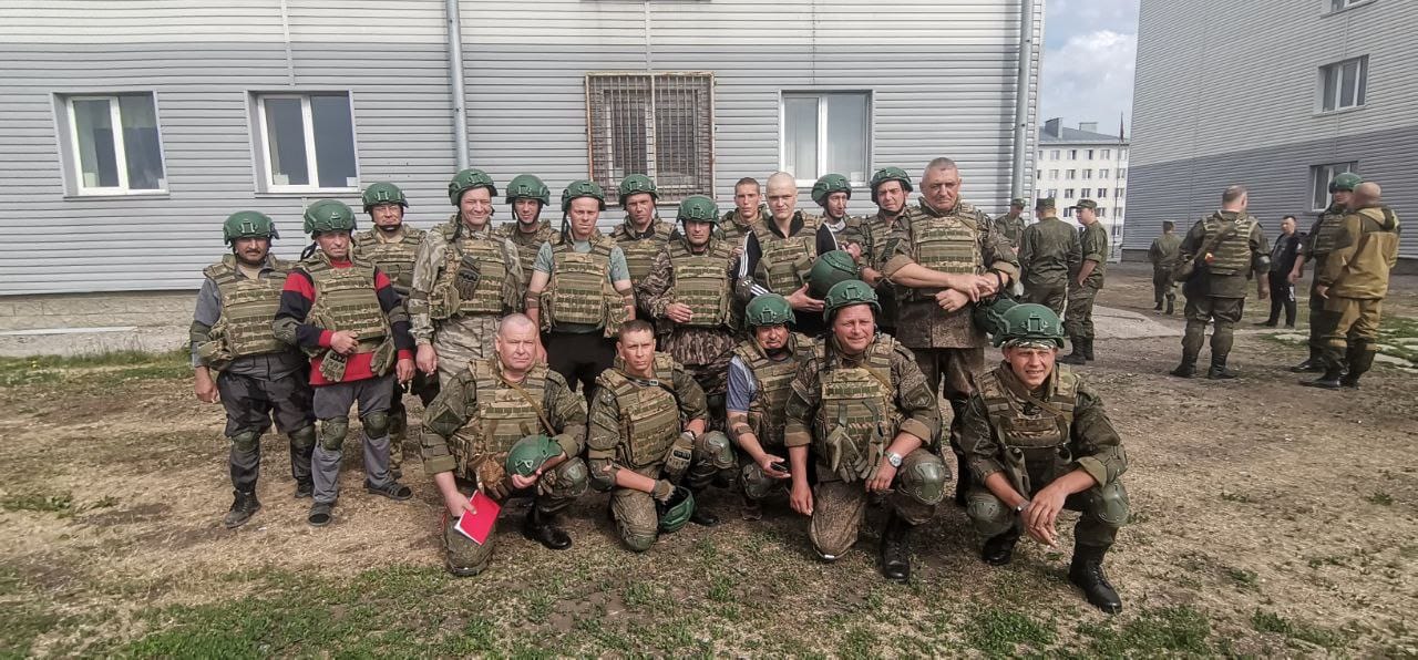 На фото военнослужащие из Красноярского края, которым нужна гуманитарная поддержка.