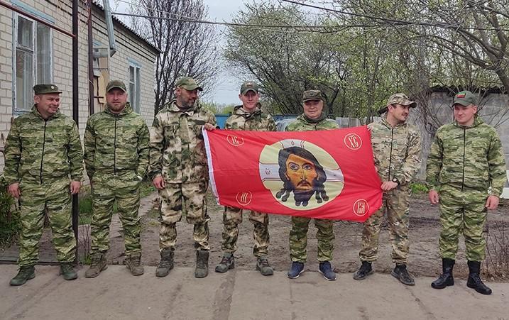 На фото бойцы-добровольцы, которым нужно снаряжение для войны на Украине.