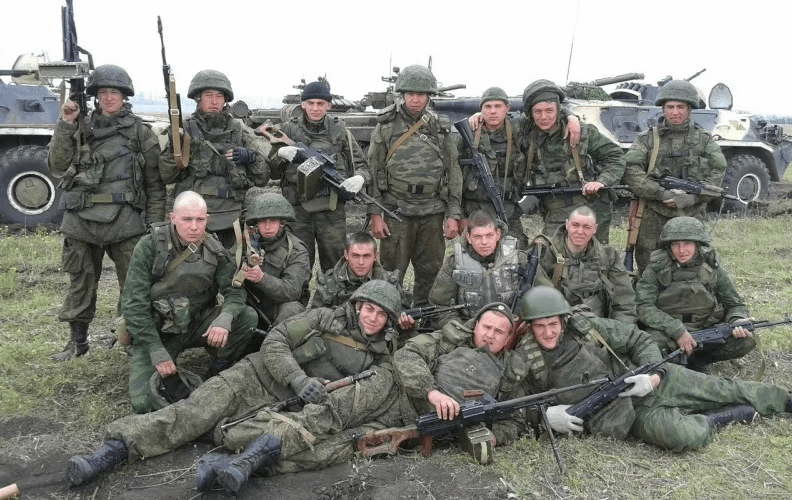 На фото военные контрактники в/ч 02511 находятся на военной специальной операции, им сегодня нужна гуманитарная помощь на донбасской линии соприкосновения.