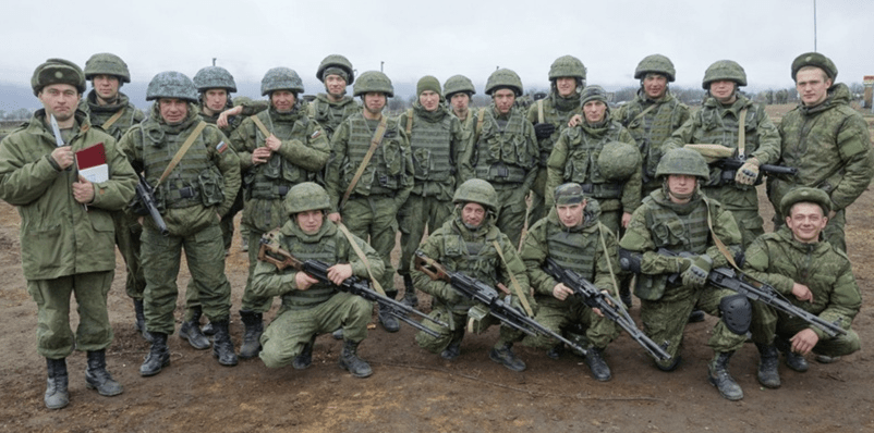 На фото военнослужащие 1 МСБ 242 полк 20 дивизия ЮВО в/ч 46317 отбывающие на фронт Донбасса.
