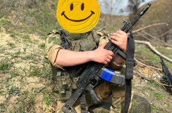 На фото солдат из Московского отряда, который обратился за материальной поддержкой в благотворительную организацию.